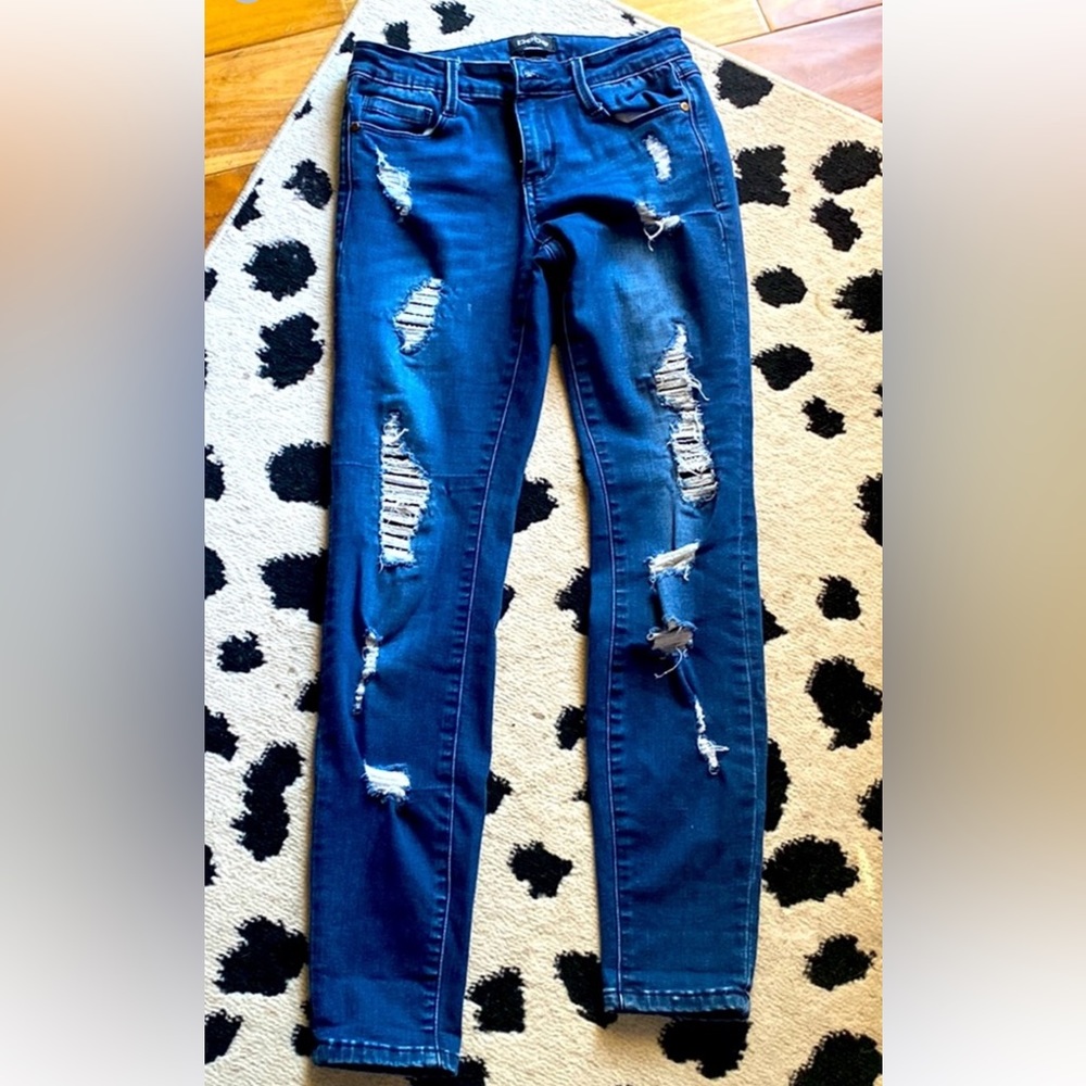 Bebe distressed Rhinestone Jeans - Size: 26 SUPER CUTE!!